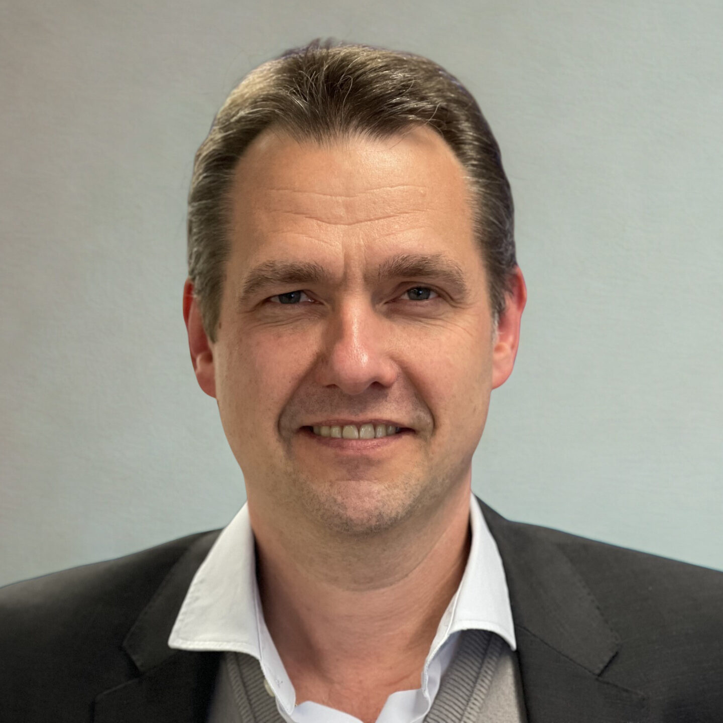 robert-Edited-aspect-ratio-1-1